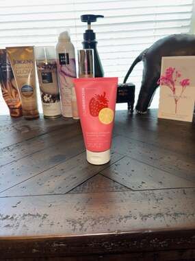 OLEHENRIKSEN Strawberry Lemonade Smoothing Scrub 3oz